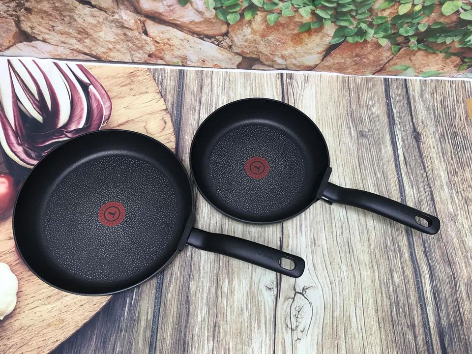 CHẢO TEFAL HARD TITANIUM 24 CM 4 CHẢO TEFAL HARD TITANIUM 24 CM