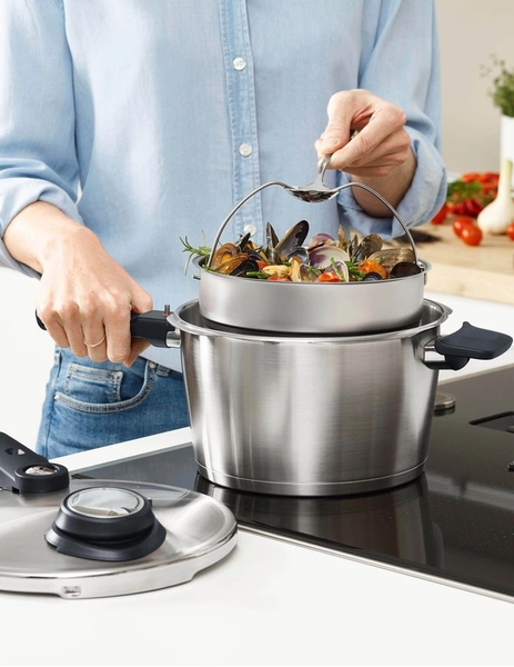 noi-ap-suat-fissler-vitavit-premium-4.5l-22cm-dung-de-nau-mon-gi_4bf0630c0afe41beb82f6a48d03be34d_grande