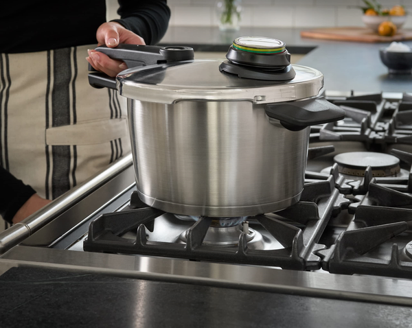noi-ap-suat-hang-nao-tot-fissler-vitavit-premium-4.5l-22cm_e5bc9bf25a704bf9a49fcf95489bef64_grande