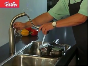 xa-ap-nhanh-noi-ap-suat-fissler-duoi-voi-nuoc_d31d617460ff46d89b699116e974631d_grande