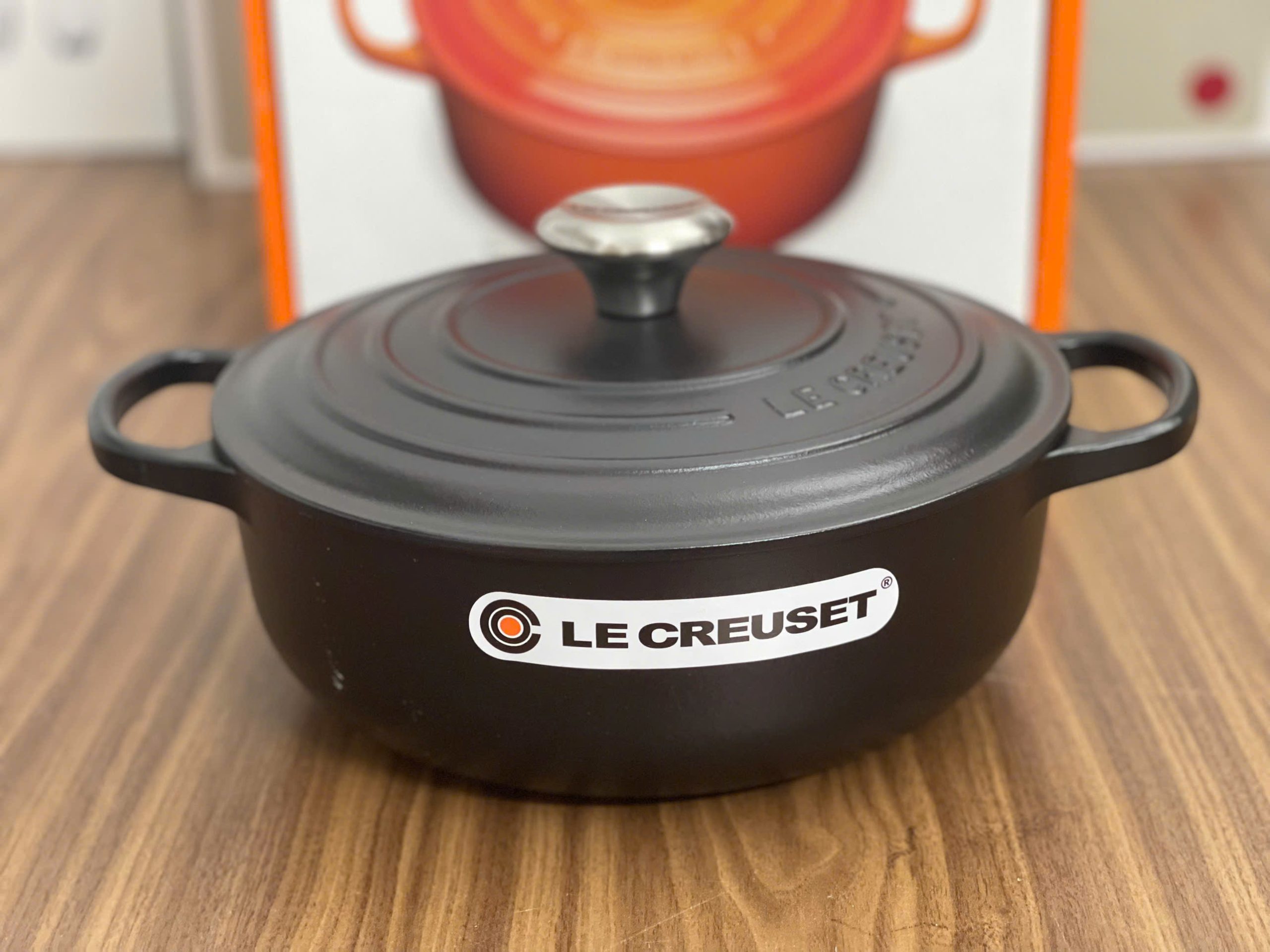NỒI GANG LE CREUSET 24CM MẦU ĐEN DUNG TÍCH 3,4L