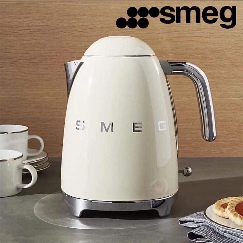 ẤM SIÊU TỐC SMEG KLF03CREU MÀU KEM 1,7L