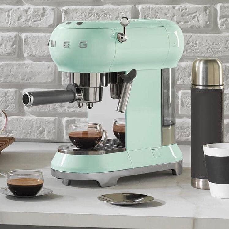 Máy pha cà phê Espresso SMEG ECF02PGEU màu xanh Mint