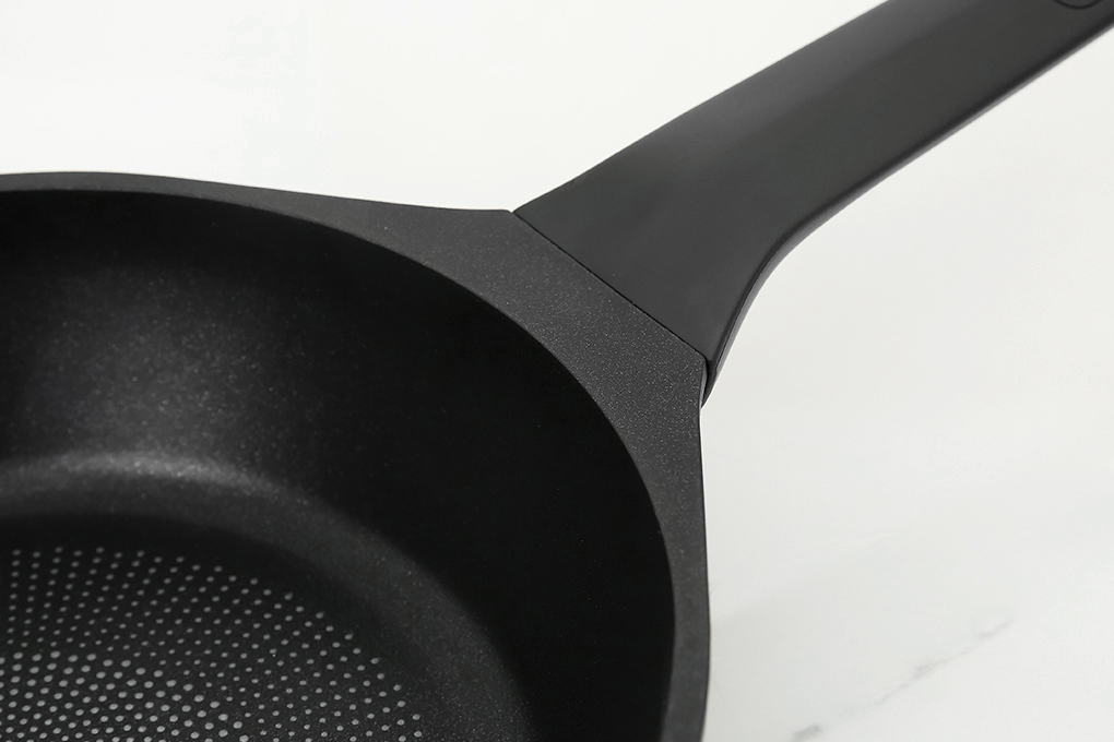 chao-nhom-sau-chong-dinh-day-tu-22-cm-tefal-robusto-e2490344-4.png